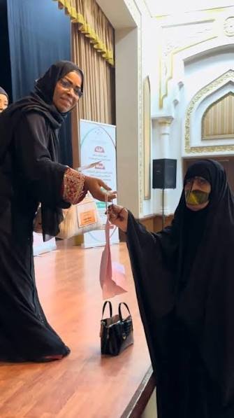 الجمعية تكرّم إحدى كبيرات المواطنين